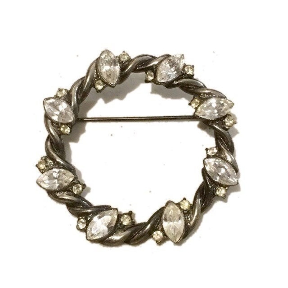 Classic Vintage Clear Crystal Rhinestones Wreath Style Brooch Pin